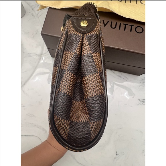 Louis Vuitton Eva Crossbody Damier - Picture 5 of 6